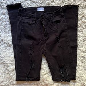✨CELLO SIZE 3 SUPER STRETCH BLACK DISTRESSED JEGGINGS✨
